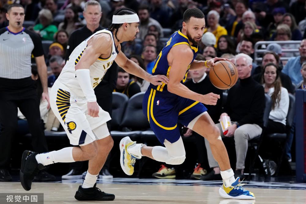 同时结合自 同时结合自